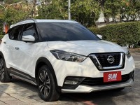 Nissan  Kicks 金鑽店~Kicks 1.5 智行旗艦版 主要配備有 車道偏離警示 車道變換輔助 AEB自動緊急煞車 遠光燈自動控制 胎壓監控 斜坡起步輔助 循跡防滑 6安 免鑰啟動車門鎖 定速 倒車影像輔助 360度環景影像 光感應頭燈 電動摺疊後視鏡 選配前後行車記錄器 Apple CarPlay 恆溫空調 粉塵過濾器 LED頭燈 車頂行李架 空力套件 等超多項配備！ | 新北市汽車商業同業公會｜TACA優良車商聯盟｜中古、二手車買車賣車公會認證保固