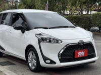 Toyota  SIENTA 金鑽店~SIENTA 1.8 正7人座 只跑7000多公里 雙電滑門 360度環景影像 車道偏離 變換輔助系統 AEB自動緊急煞車系統 遠光燈自動控制 胎壓監控 斜坡起步輔助 循跡防滑 8安 免鑰啟動車門鎖 定速 光感應頭燈 電動摺疊後視鏡 盲點偵測 導航 ￼Apple CarPlay 藍芽通訊 方向盤快控鍵 抬頭顯示器 前後行車記錄器 恆溫空調 後座出風口 粉塵過濾器 LED日行燈 等多項配備！ | 新北市汽車商業同業公會｜TACA優良車商聯盟｜中古、二手車買車賣車公會認證保固