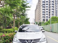 Nissan  Grand Livina 【小資代步首選????超低里程只跑42,000km】 出售：2018年 Lavinia 樂維娜 1.6 銀色款 | 新北市汽車商業同業公會｜TACA優良車商聯盟｜中古、二手車買車賣車公會認證保固