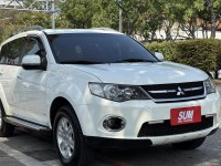 Mitsubishi  Outlander 金鑽店~Outlander 2.4 便宜又大碗的 休旅車 天窗 雙安 免鑰啟動車門鎖 定速 光感應頭燈 方向盤快控鍵 恆溫空調 盲點偵測 粉塵過濾器 車頂行李架 LED尾燈 導航 倒車影像 等配備！ | 新北市汽車商業同業公會｜TACA優良車商聯盟｜中古、二手車買車賣車公會認證保固