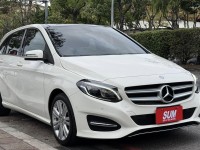 Mercedes-Benz/賓士   B-CLASS  B200 金鑽店~小改款 總代理B200 里程履約保證只跑8萬多公里 白色 全景天窗 雙電動記憶座椅 9安 循跡防滑 主動式安全預防系統 胎壓監控 免鑰啟動車門鎖 定速 自動停車 光感應頭燈 雨滴感應雨刷 倒車影像 後座出風口 藍芽通訊 換檔撥片 LED頭燈 尾燈 日行燈 等多項配備！ | 新北市汽車商業同業公會｜TACA優良車商聯盟｜中古、二手車買車賣車公會認證保固