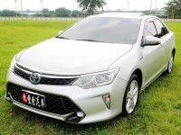 Toyota  Camry {跑10萬 內外新}18年式 CAMRY2.5 油電 銀~豐隆嚴選0頭款低月付專案 | 新北市汽車商業同業公會｜TACA優良車商聯盟｜中古、二手車買車賣車公會認證保固