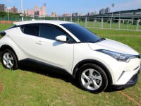 Toyota  C-HR {原鈑件 跑6萬}19年 CHR1.2白 豪華版~豐隆嚴選0頭款低月付專案 | 新北市汽車商業同業公會｜TACA優良車商聯盟｜中古、二手車買車賣車公會認證保固