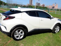 Toyota  C-HR {原鈑件 跑6萬}19年 CHR1.2白 豪華版~豐隆嚴選0頭款低月付專案 | 新北市汽車商業同業公會｜TACA優良車商聯盟｜中古、二手車買車賣車公會認證保固
