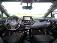 Toyota  C-HR {原鈑件 跑6萬}19年 CHR1.2白 豪華版~豐隆嚴選0頭款低月付專案 | 新北市汽車商業同業公會｜TACA優良車商聯盟｜中古、二手車買車賣車公會認證保固