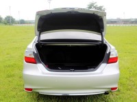 Toyota  Camry {跑10萬 內外新}18年式 CAMRY2.5 油電 銀~豐隆嚴選0頭款低月付專案 | 新北市汽車商業同業公會｜TACA優良車商聯盟｜中古、二手車買車賣車公會認證保固