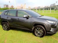 Toyota  RAV4 {才跑1.9萬 旗艦款}23年式RAV4 2.0灰~豐隆嚴選0頭款低月付專案 | 新北市汽車商業同業公會｜TACA優良車商聯盟｜中古、二手車買車賣車公會認證保固