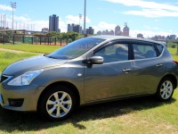 Nissan  Tiida {跑15萬 無待修}13年TIIDA1.5灰~豐隆嚴選0頭款低月付專案 | 新北市汽車商業同業公會｜TACA優良車商聯盟｜中古、二手車買車賣車公會認證保固