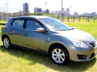 Nissan  Tiida {跑15萬 無待修}13年TIIDA1.5灰~豐隆嚴選0頭款低月付專案 | 新北市汽車商業同業公會｜TACA優良車商聯盟｜中古、二手車買車賣車公會認證保固