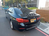 BMW/ 寶馬  5 SERIES  520i Luxury 2018年BMW 520I 僅跑10萬 黑色黑內裝 大面板主機 導航 無待修 | 新北市汽車商業同業公會｜TACA優良車商聯盟｜中古、二手車買車賣車公會認證保固