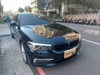 BMW/ 寶馬  5 SERIES  520i Luxury 2018年BMW 520I 僅跑10萬 黑色黑內裝 大面板主機 導航 無待修 | 新北市汽車商業同業公會｜TACA優良車商聯盟｜中古、二手車買車賣車公會認證保固