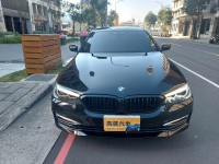 BMW/ 寶馬  5 SERIES  520i Luxury 2018年BMW 520I 僅跑10萬 黑色黑內裝 大面板主機 導航 無待修 | 新北市汽車商業同業公會｜TACA優良車商聯盟｜中古、二手車買車賣車公會認證保固