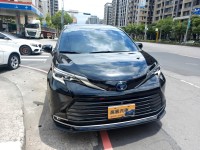 Toyota  Sienna 2022年豐田商務車 SIENNA 2.5 油電柏金版 黑色僅跑2萬 一手車保證 | 新北市汽車商業同業公會｜TACA優良車商聯盟｜中古、二手車買車賣車公會認證保固