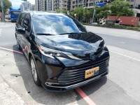 Toyota  Sienna 2022年豐田商務車 SIENNA 2.5 油電柏金版 黑色僅跑2萬 一手車保證 | 新北市汽車商業同業公會｜TACA優良車商聯盟｜中古、二手車買車賣車公會認證保固