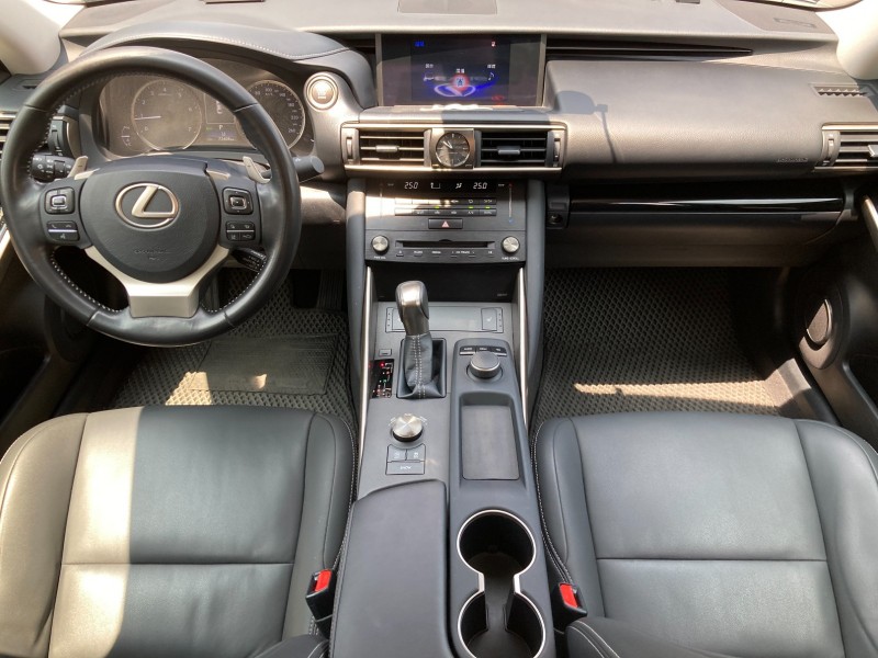 Lexus  IS IS300(IS200T) 原廠多媒體影音 ACC 盲點偵測 原廠鋁圈 | 新北市汽車商業同業公會｜TACA優良車商聯盟｜中古、二手車買車賣車公會認證保固