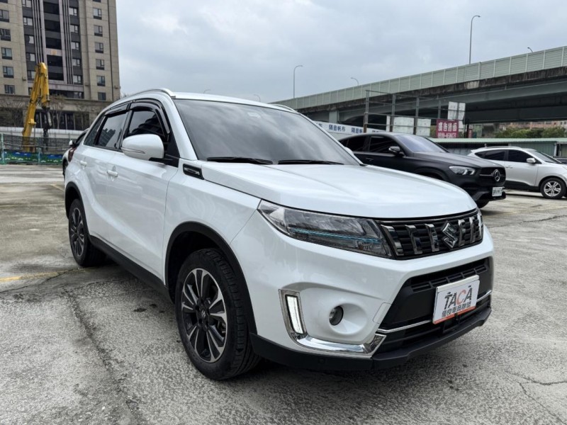 Suzuki  Vitara 輕油電休旅車 渦輪增壓 原版件 盲點偵測 Carplay | 新北市汽車商業同業公會｜TACA優良車商聯盟｜中古、二手車買車賣車公會認證保固