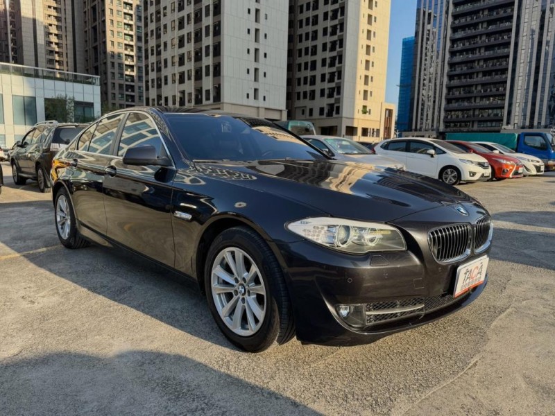 BMW/ 寶馬  5 SERIES  520i 總代理 電動天窗 電動尾門 M方向盤 一手車 | 新北市汽車商業同業公會｜TACA優良車商聯盟｜中古、二手車買車賣車公會認證保固