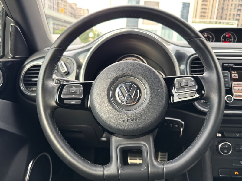 Volkswagen 福斯  Beetle 2013款 金龜車 尾翼 天篷已處理 冷氣涼 | 新北市汽車商業同業公會｜TACA優良車商聯盟｜中古、二手車買車賣車公會認證保固
