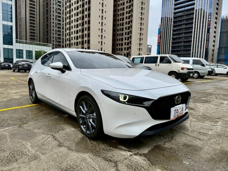 Mazda  Mazda3 新車價101.8 抬頭顯示幕 BOSE音響 電動記憶座椅 導流板 5D | 新北市汽車商業同業公會｜TACA優良車商聯盟｜中古、二手車買車賣車公會認證保固