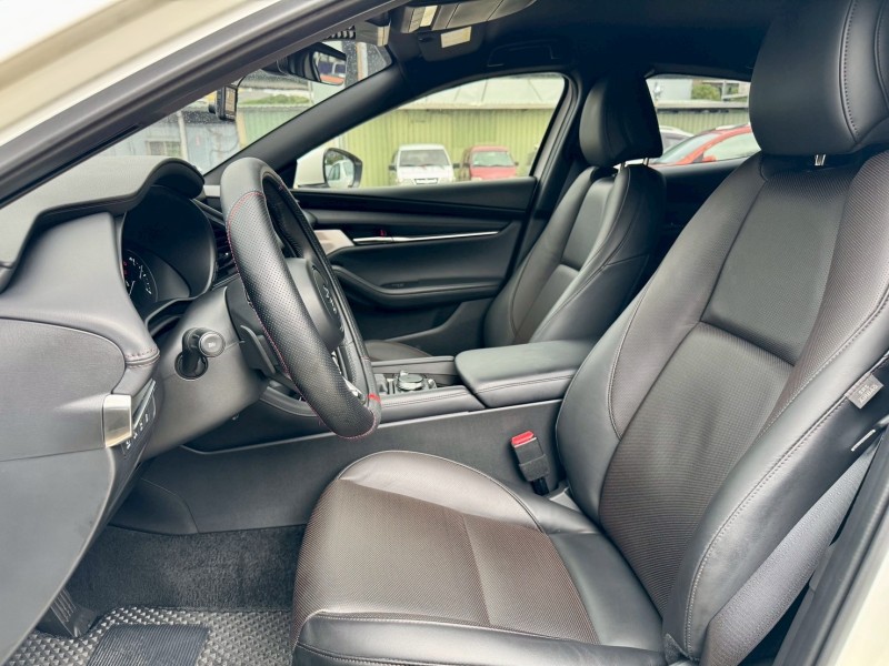 Mazda  Mazda3 新車價101.8 抬頭顯示幕 BOSE音響 電動記憶座椅 導流板 5D | 新北市汽車商業同業公會｜TACA優良車商聯盟｜中古、二手車買車賣車公會認證保固