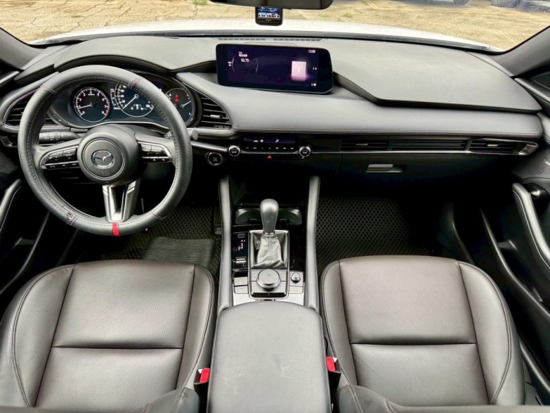 Mazda  Mazda3 新車價101.8 抬頭顯示幕 BOSE音響 電動記憶座椅 導流板 5D | 新北市汽車商業同業公會｜TACA優良車商聯盟｜中古、二手車買車賣車公會認證保固