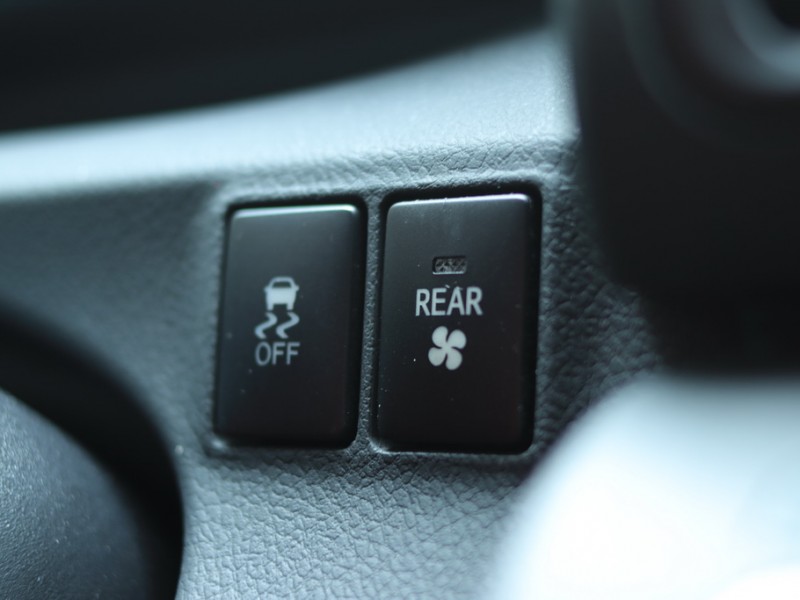 Toyota  SIENTA 金鑽店  新車88.9少見最頂級七人座客車版～1.8S‧免鑰匙•電滑門•LED頭燈‧巡跡‧倒車顯影 | 新北市汽車商業同業公會｜TACA優良車商聯盟｜中古、二手車買車賣車公會認證保固