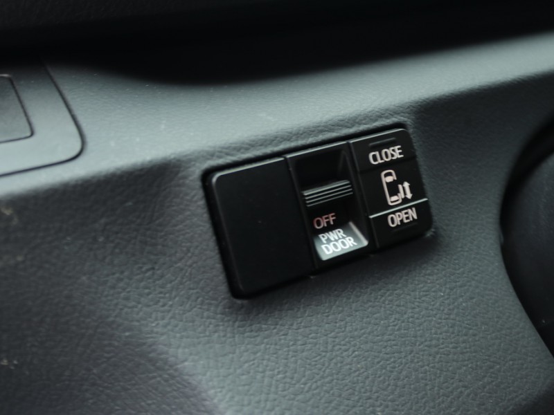 Toyota  SIENTA 金鑽店  新車88.9少見最頂級七人座客車版～1.8S‧免鑰匙•電滑門•LED頭燈‧巡跡‧倒車顯影 | 新北市汽車商業同業公會｜TACA優良車商聯盟｜中古、二手車買車賣車公會認證保固