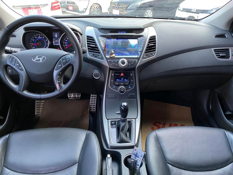 Hyundai  Elantra ★選配到滿檔☆小改款有六安EX 空力套件極光版‧一手車+里程數保證‧免鑰匙‧多合一大螢幕‧抬頭顯示器 | 新北市汽車商業同業公會｜TACA優良車商聯盟｜中古、二手車買車賣車公會認證保固