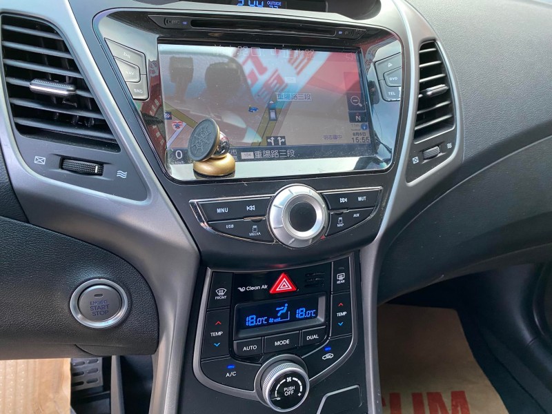 Hyundai  Elantra ★選配到滿檔☆小改款有六安EX 空力套件極光版‧一手車+里程數保證‧免鑰匙‧多合一大螢幕‧抬頭顯示器 | 新北市汽車商業同業公會｜TACA優良車商聯盟｜中古、二手車買車賣車公會認證保固