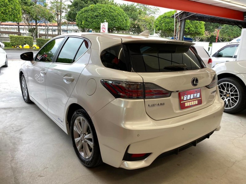 Lexus  CT200H 金鑽店~頂級摸門+大螢幕☆小改款雙電動記憶椅1.8油電.一手車+里程數保證.十安+定速 | 新北市汽車商業同業公會｜TACA優良車商聯盟｜中古、二手車買車賣車公會認證保固