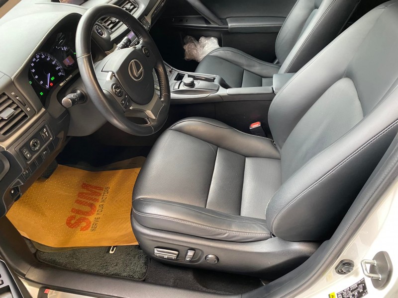 Lexus  CT200H 金鑽店~頂級摸門+大螢幕☆小改款雙電動記憶椅1.8油電.一手車+里程數保證.十安+定速 | 新北市汽車商業同業公會｜TACA優良車商聯盟｜中古、二手車買車賣車公會認證保固