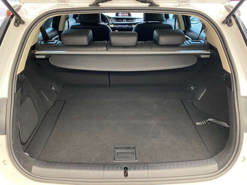 Lexus  CT200H 金鑽店~頂級摸門+大螢幕☆小改款雙電動記憶椅1.8油電.一手車+里程數保證.十安+定速 | 新北市汽車商業同業公會｜TACA優良車商聯盟｜中古、二手車買車賣車公會認證保固