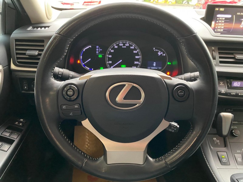 Lexus  CT200H 金鑽店~頂級摸門+大螢幕☆小改款雙電動記憶椅1.8油電.一手車+里程數保證.十安+定速 | 新北市汽車商業同業公會｜TACA優良車商聯盟｜中古、二手車買車賣車公會認證保固