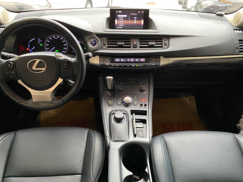 Lexus  CT200H 金鑽店~頂級摸門+大螢幕☆小改款雙電動記憶椅1.8油電.一手車+里程數保證.十安+定速 | 新北市汽車商業同業公會｜TACA優良車商聯盟｜中古、二手車買車賣車公會認證保固