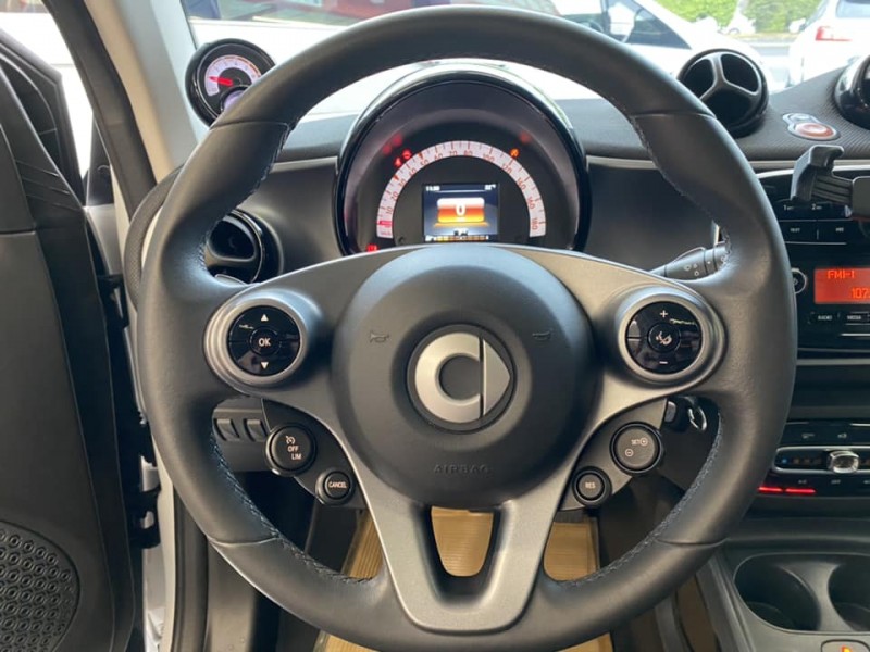 Smart  SMART FORTWO 金鑽店~總代理 SMART 1.0 Passion版 一手跑五萬.選配全景天窗.定速.方向盤快撥 | 新北市汽車商業同業公會｜TACA優良車商聯盟｜中古、二手車買車賣車公會認證保固