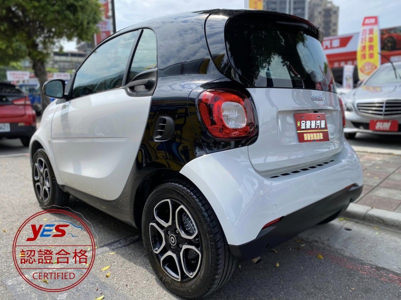 Smart  SMART FORTWO 金鑽店~總代理SMART Fortwo pass版.選配大螢幕‧一手車+跑3萬公里‧定速 | 新北市汽車商業同業公會｜TACA優良車商聯盟｜中古、二手車買車賣車公會認證保固