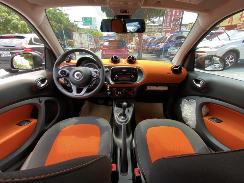 Smart  SMART FORTWO 金鑽店~總代理SMART Fortwo pass版.選配大螢幕‧一手車+跑3萬公里‧定速 | 新北市汽車商業同業公會｜TACA優良車商聯盟｜中古、二手車買車賣車公會認證保固