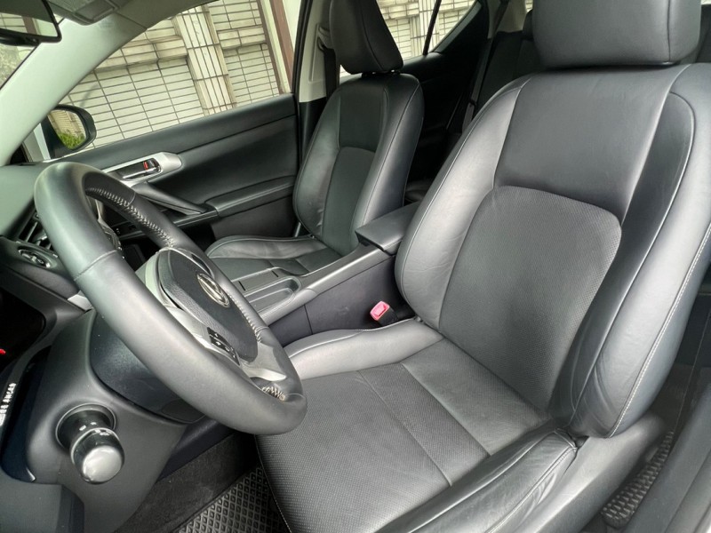 Lexus  CT200H  頂級豪華版 駕駛座電動調整 雙前座電熱椅 有摸門+雨滴感應☆電動記憶椅1.8油電.一手車十安+定速 | 新北市汽車商業同業公會｜TACA優良車商聯盟｜中古、二手車買車賣車公會認證保固
