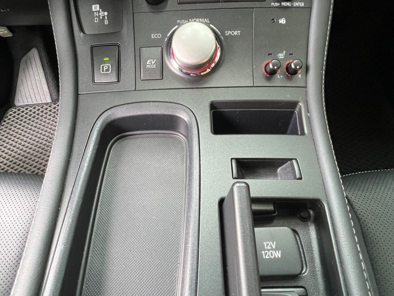 Lexus  CT200H  頂級豪華版 駕駛座電動調整 雙前座電熱椅 有摸門+雨滴感應☆電動記憶椅1.8油電.一手車十安+定速 | 新北市汽車商業同業公會｜TACA優良車商聯盟｜中古、二手車買車賣車公會認證保固