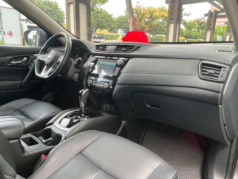 Nissan  X-Trail 2.0 2WD玩美影音版-環景影像系統-車道變換輔助系統-光感應自動頭燈 | 新北市汽車商業同業公會｜TACA優良車商聯盟｜中古、二手車買車賣車公會認證保固