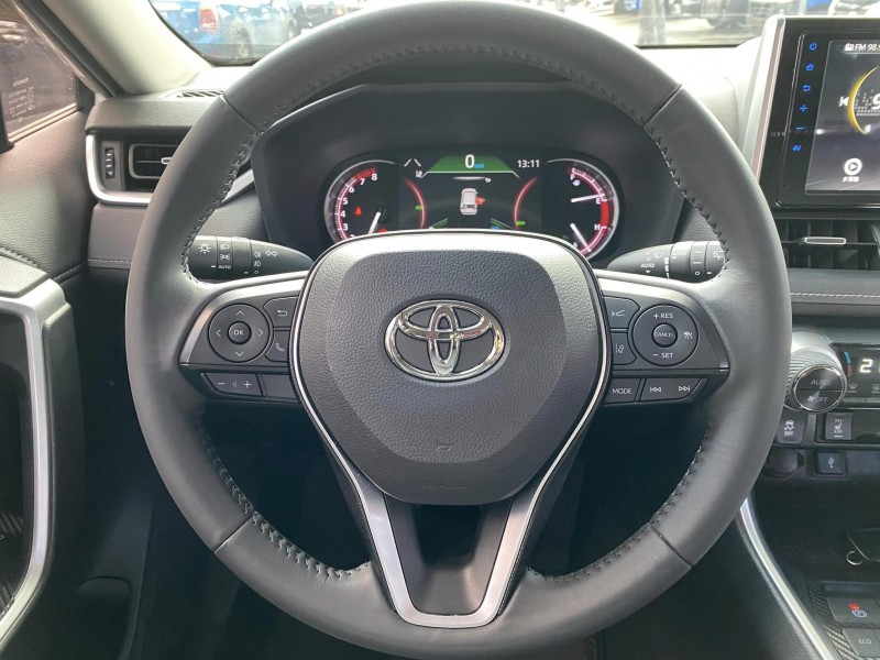 Toyota  RAV4 金鑽店~RAV4 白2.0旗艦版 ACC跟車全速域 車道偏移警示 AEB自動煞停 電動感應尾門 360度環景 LED頭燈 盲點偵測 胎壓 循跡防滑 車道變換輔助 車道維持輔助 後座出風口 電動記憶座椅 免鑰摸門感應 9安 等超多樣配備！（新車保固中） | 新北市汽車商業同業公會｜TACA優良車商聯盟｜中古、二手車買車賣車公會認證保固