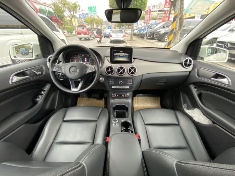 Mercedes-Benz/賓士   B-CLASS  B180 金鑽店~總代理B180白 小改款 里程保證 免鑰啟動 後座出風口 定速 自動停車 循跡防滑 9安 主動式安全防護系統 胎壓監控 等多樣配備！ | 新北市汽車商業同業公會｜TACA優良車商聯盟｜中古、二手車買車賣車公會認證保固