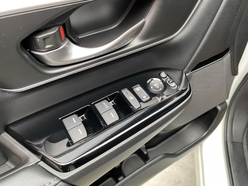 Honda  CR-V 金鑽店~CR-V 1.5 VTi-S 白 里程保證只跑6萬多公里 ACC主動跟車全速域 車道維持 變換 偏離 輔助系統 AEB自動煞停 遠光燈自動控制 斜坡起步輔助 循跡防滑 6安 胎壓監控 免鑰啟動車門鎖 定速 倒車影像 導航 多功能影音 右側影像無死角 後座出風口 LED頭燈 日行燈 尾燈 等多項配備！ | 新北市汽車商業同業公會｜TACA優良車商聯盟｜中古、二手車買車賣車公會認證保固