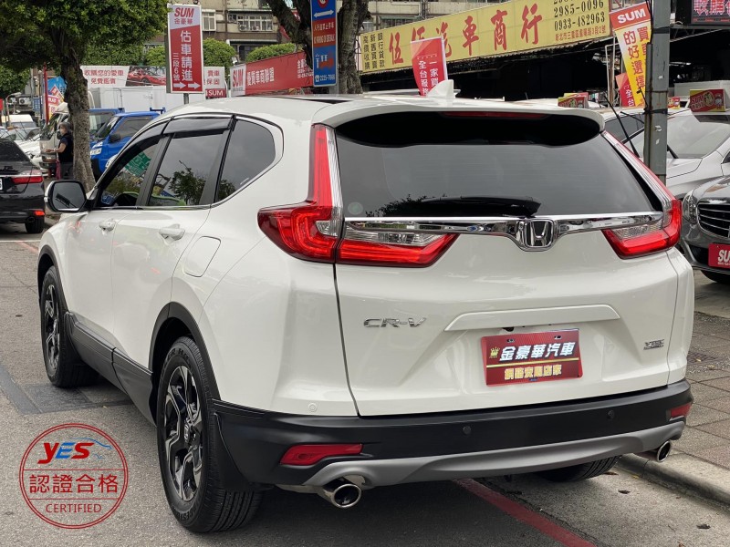Honda  CR-V 金鑽店~CR-V 1.5 VTi-S 白 里程保證只跑6萬多公里 ACC主動跟車全速域 車道維持 變換 偏離 輔助系統 AEB自動煞停 遠光燈自動控制 斜坡起步輔助 循跡防滑 6安 胎壓監控 免鑰啟動車門鎖 定速 倒車影像 導航 多功能影音 右側影像無死角 後座出風口 LED頭燈 日行燈 尾燈 等多項配備！ | 新北市汽車商業同業公會｜TACA優良車商聯盟｜中古、二手車買車賣車公會認證保固