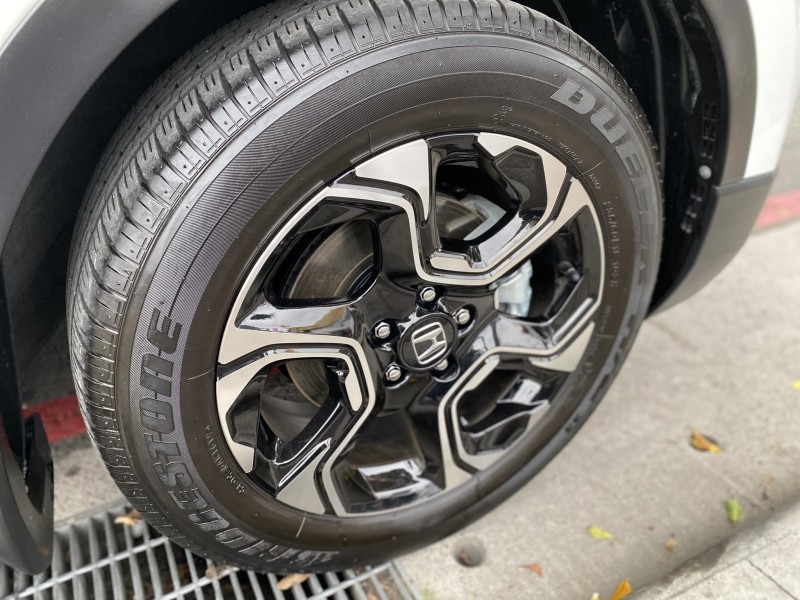 Honda  CR-V 金鑽店~CR-V 1.5 VTi-S 白 里程保證只跑6萬多公里 ACC主動跟車全速域 車道維持 變換 偏離 輔助系統 AEB自動煞停 遠光燈自動控制 斜坡起步輔助 循跡防滑 6安 胎壓監控 免鑰啟動車門鎖 定速 倒車影像 導航 多功能影音 右側影像無死角 後座出風口 LED頭燈 日行燈 尾燈 等多項配備！ | 新北市汽車商業同業公會｜TACA優良車商聯盟｜中古、二手車買車賣車公會認證保固