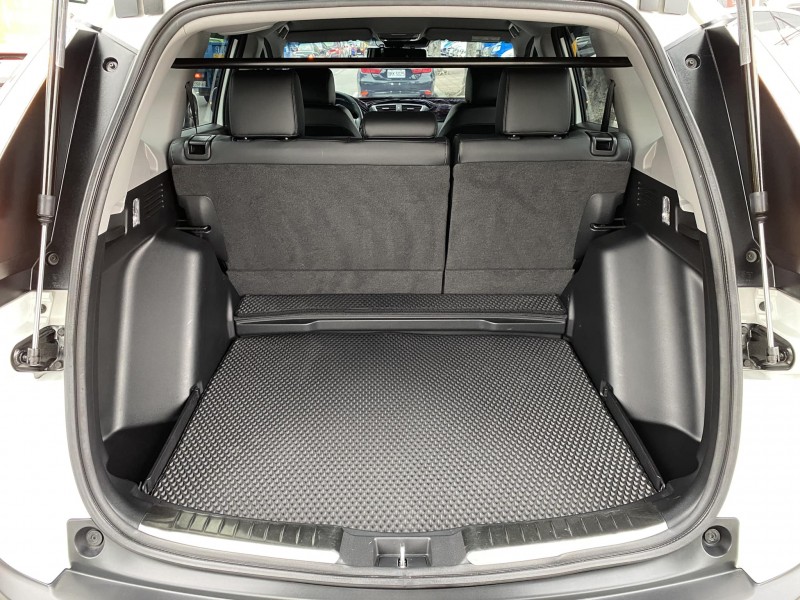 Honda  CR-V 金鑽店~CR-V 1.5 VTi-S 白 里程保證只跑6萬多公里 ACC主動跟車全速域 車道維持 變換 偏離 輔助系統 AEB自動煞停 遠光燈自動控制 斜坡起步輔助 循跡防滑 6安 胎壓監控 免鑰啟動車門鎖 定速 倒車影像 導航 多功能影音 右側影像無死角 後座出風口 LED頭燈 日行燈 尾燈 等多項配備！ | 新北市汽車商業同業公會｜TACA優良車商聯盟｜中古、二手車買車賣車公會認證保固