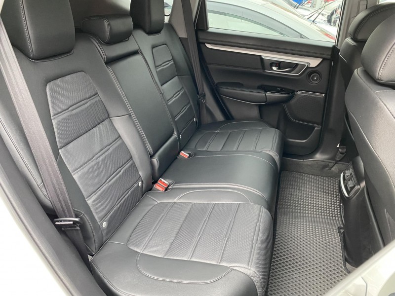 Honda  CR-V 金鑽店~CR-V 1.5 VTi-S 白 里程保證只跑6萬多公里 ACC主動跟車全速域 車道維持 變換 偏離 輔助系統 AEB自動煞停 遠光燈自動控制 斜坡起步輔助 循跡防滑 6安 胎壓監控 免鑰啟動車門鎖 定速 倒車影像 導航 多功能影音 右側影像無死角 後座出風口 LED頭燈 日行燈 尾燈 等多項配備！ | 新北市汽車商業同業公會｜TACA優良車商聯盟｜中古、二手車買車賣車公會認證保固