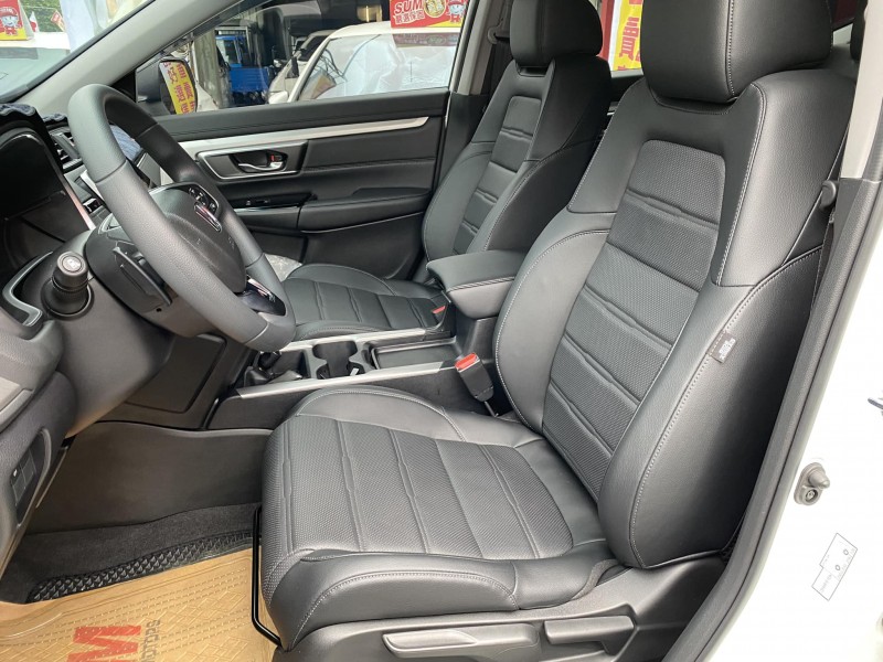 Honda  CR-V 金鑽店~CR-V 1.5 VTi-S 白 里程保證只跑6萬多公里 ACC主動跟車全速域 車道維持 變換 偏離 輔助系統 AEB自動煞停 遠光燈自動控制 斜坡起步輔助 循跡防滑 6安 胎壓監控 免鑰啟動車門鎖 定速 倒車影像 導航 多功能影音 右側影像無死角 後座出風口 LED頭燈 日行燈 尾燈 等多項配備！ | 新北市汽車商業同業公會｜TACA優良車商聯盟｜中古、二手車買車賣車公會認證保固