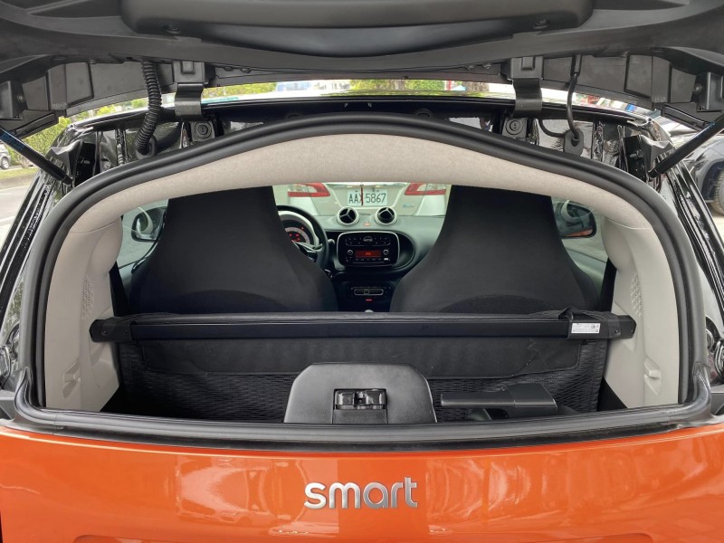 Smart  SMART FORTWO 金鑽店~SMART 2人座 里程3萬和選配全景天窗 車況超級優！市場非常缺車 有興趣的朋友 要快喔！ | 新北市汽車商業同業公會｜TACA優良車商聯盟｜中古、二手車買車賣車公會認證保固