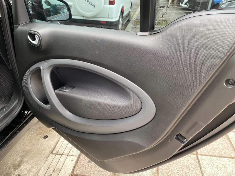 Smart  SMART FORTWO 金鑽店~SMART Fortwo 2人座 1.0 灰黑雙色 4安 循跡防滑 斜坡起步輔助 胎壓監控 定速 全景天窗 方向盤快控鍵 恆溫空調 LED日行燈 等多項配備！ | 新北市汽車商業同業公會｜TACA優良車商聯盟｜中古、二手車買車賣車公會認證保固